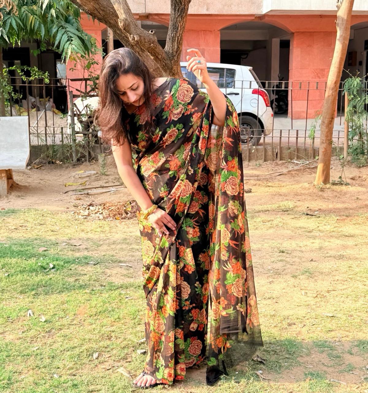 Raatrani Rangrekha Saree worn by Mrs Saanya Tiwari